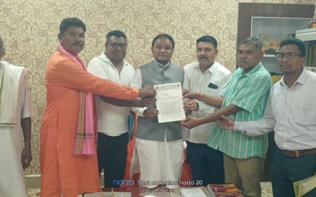 ମୁଖ୍ୟମନ୍ତ୍ରୀ ଙ୍କୁ ଭେଟି ନିମନ୍ତ୍ରଣ ପତ୍ର ଦେଲେ ଆଦିବାସୀ ସଙ୍ଘ ର କର୍ମକର୍ତ୍ତା