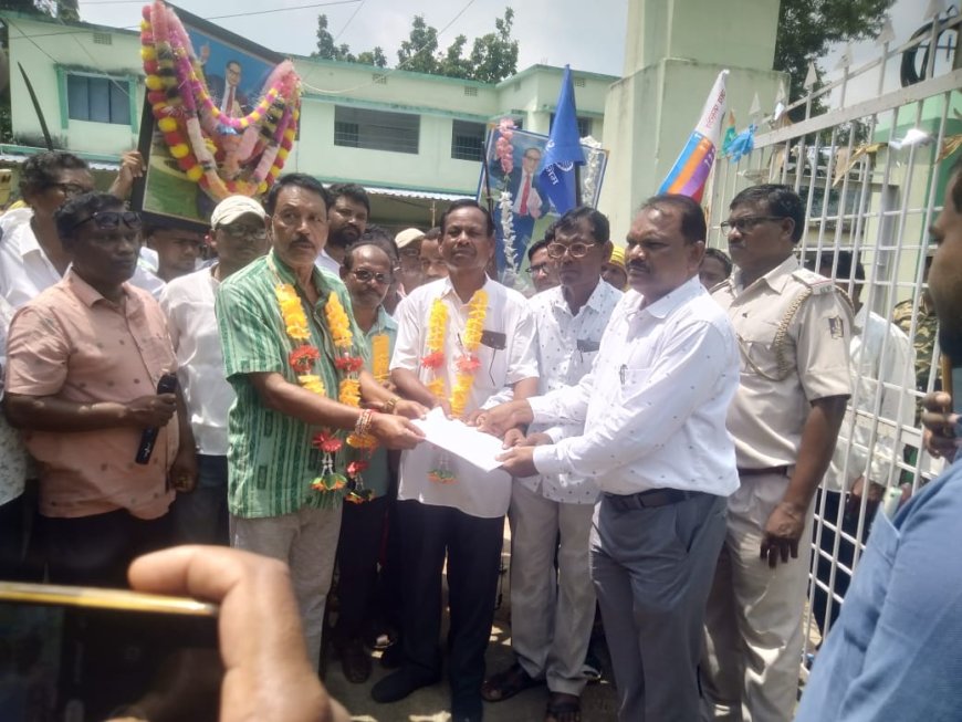 ଅନୁସୂଚିତ ଜାତି ଓ ଅନୁସୂଚିତ ଜନଜାତି ମିଳିତ ମଞ୍ଚ ବୋଡ଼େନ ପକ୍ଷରୁଭାରତର ରାଷ୍ଟ୍ରପତିଙ୍କ ଉଦ୍ଦେଶ୍ୟରେ ବି ଡି ଓ ଏବଂ ତହସିଲଦାରଙ୍କ ମାଧ୍ୟମରେ ଦାବି ପତ୍ର ପ୍ରଦାନ
