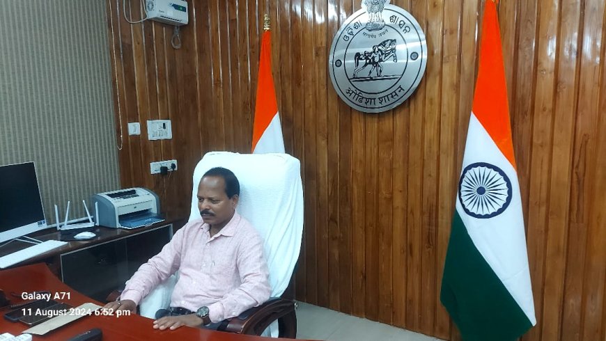 ନୂଆପଡା ଜିଲ୍ଲାରେ ପ୍ରବାସୀ ଶ୍ରମିକଙ୍କ ଦୁଖଃର ଅନ୍ତ ଘଟାଇବାକୁ ଜିଲ୍ଲା ଶ୍ରମ ଅଧିକାରୀଙ୍କୁ ନୂଆପଡ଼ା ଜିଲ୍ଲାପାଳଙ୍କ ନିର୍ଦ୍ଦେଶ