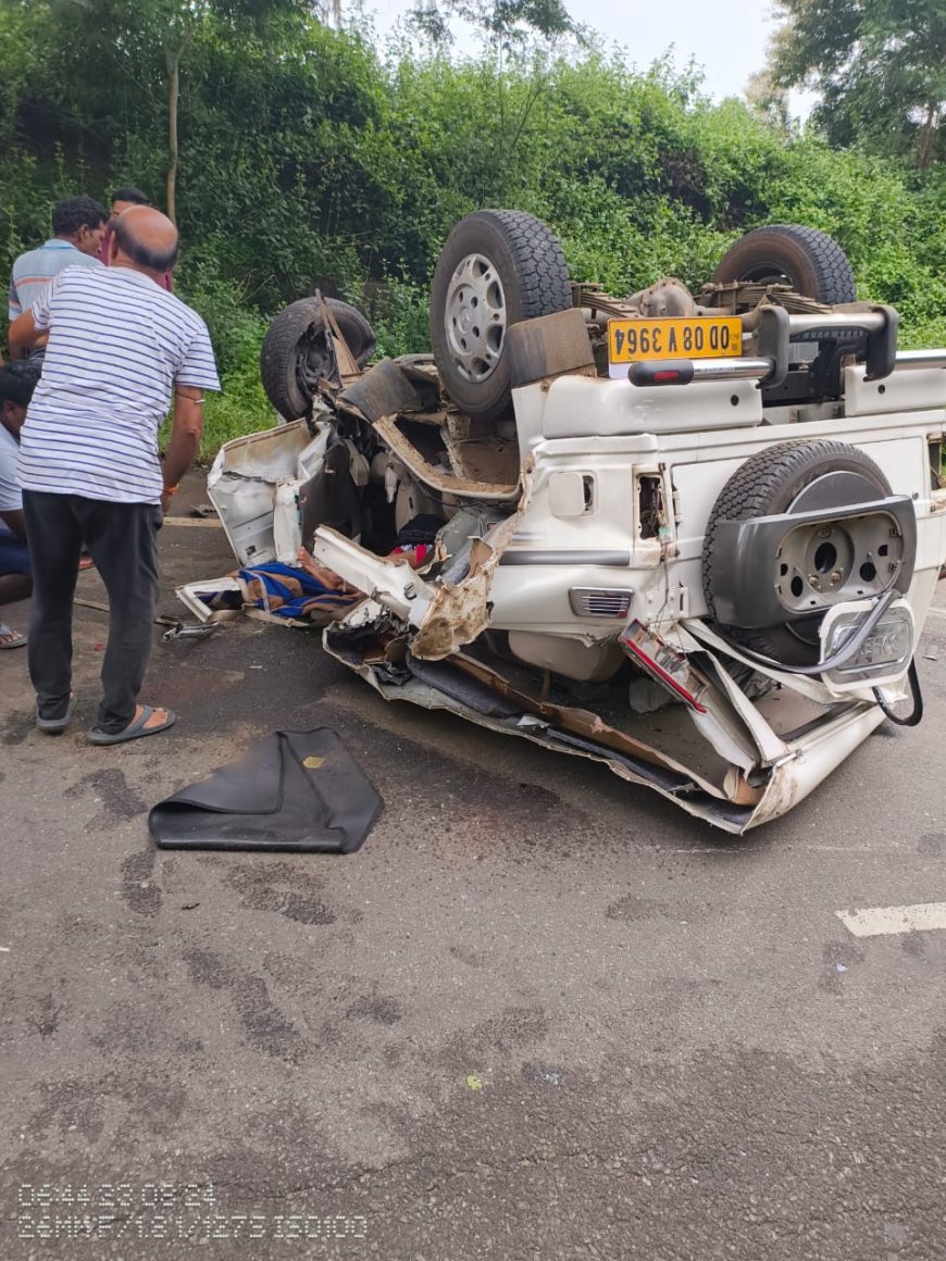 ବୋଲେରୋ ଗାଡି କୁ ଧକ୍କା ଦେଲା ଟ୍ରକ, ଡ୍ରାଇଭର ମୃତ,ରୋଗୀ ସମେତ ୩ ଗୁରୁତର।