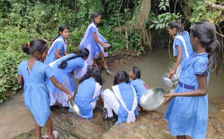 ଅବହେଳିତ ଅବସ୍ଥାରେ ଶତାୟୁ ବିଦ୍ୟାଳୟ: ପିଲାଙ୍କୁ ନାଳ ପାଣି ଭରସା , ରହିଛି କୋଠା ର ଅଭାବ