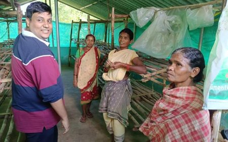 କନ୍ଧମାଳ ଜିଲ୍ଲା ପାଳ ଅମ୍ରିତ୍‌ ୠତୁରାଜ ଙ୍କ ଦୁର୍ଗମ ଅଞ୍ଚଳ ଗସ୍ତ  ୧୦ ଦିନରେ ବୁଲିଲେଣି ୫୦ ଗାଁ