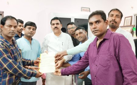 ଛଟେଇ ରାଜ୍ୟ ସ୍ତରୀୟ  ସାଧନ କର୍ମୀ ସଂଘ ପକ୍ଷରୁ ପୁନଃ ନିଯୁକ୍ତି ପାଇଁ ଗଣ ଶିକ୍ଷା ମନ୍ତ୍ରୀଙ୍କୁ ଦାବୀପତ୍ର ପ୍ରଦାନ