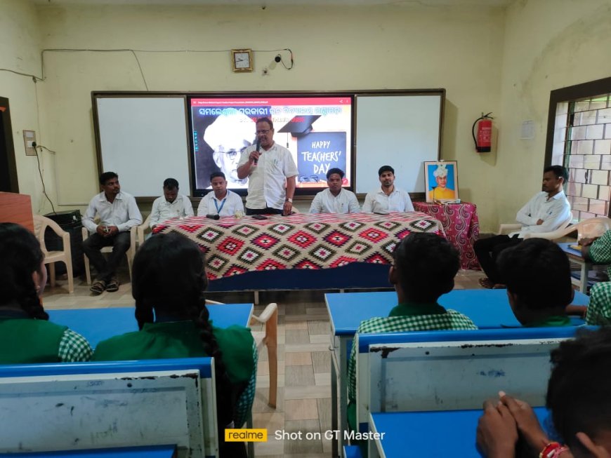ବିଭିନ୍ନ ସ୍କୁଲରେ ଗୁରୁ ଦିବସ ପାଳିତ