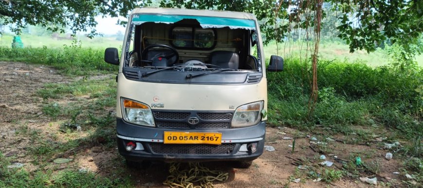 ଗାଡ଼ିରେ ରକ୍ତର ଛିଟା ଦେଖି ଆତଙ୍କିତ ଅଞ୍ଚଳବାସୀ