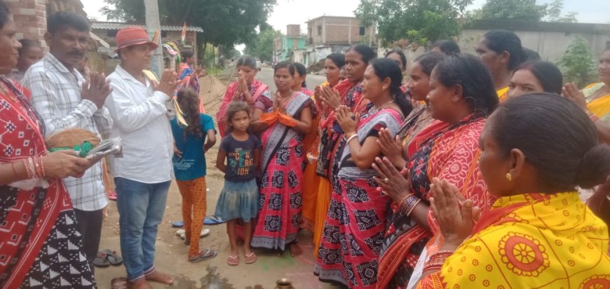 ମହିଳା ସଂକୀର୍ତ୍ତନ ମଣ୍ଡଳୀ ତରଫରୁ ମଲିକୁଦରେ ନୂଆଁଖାଇ ଜୁହାରୀ
