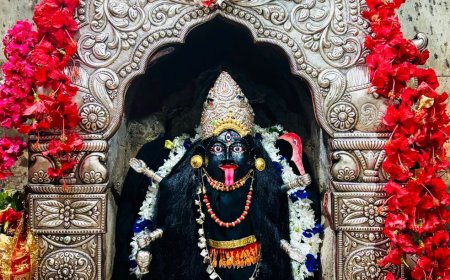 ସୋନପୁର ରେ ସୁରେଶ୍ଵରୀ ଓ ଭଗବତୀଙ୍କ ଧବଳମୁଖୀ ବେଶ ଓ ଆଜି ମା ସୁରେଶ୍ଵରୀ  ଙ୍କ କାଳୀ ବେଶ ଦର୍ଶନ ପାଇଁ ଭକ୍ତ ଙ୍କ ଭିଡ଼