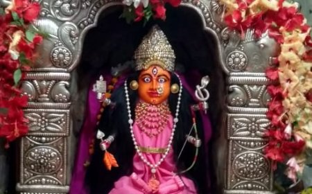 ତ୍ରିପୁର ସୁନ୍ଦରୀ ବା ଷୋଡ଼ଶୀ' ବେଶରେ ଭକ୍ତମାନଙ୍କୁ  ଦର୍ଶନ ଦେଉଛନ୍ତି ମା'ସୁରେଶ୍ଵରୀ