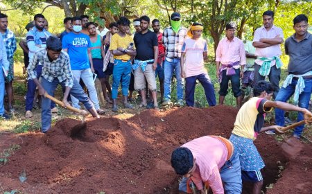 କୀଡୀନି ଚୋରି ଅଭିଯୋଗ ପରେ ମଶାଣି ରୁ ଖୋଳା ହେଲା ଶବ କଫିନ ରୁ ବାହାରିଲା ମୃତ ଦେହ l ପୋଲିସ,ମାଜିଷ୍ଟ୍ରେଟ ଙ୍କ ଉପସ୍ଥିତି ରେ ଗ୍ରାମବାସୀ ଖୋଲିଲେ ଶବ !!!