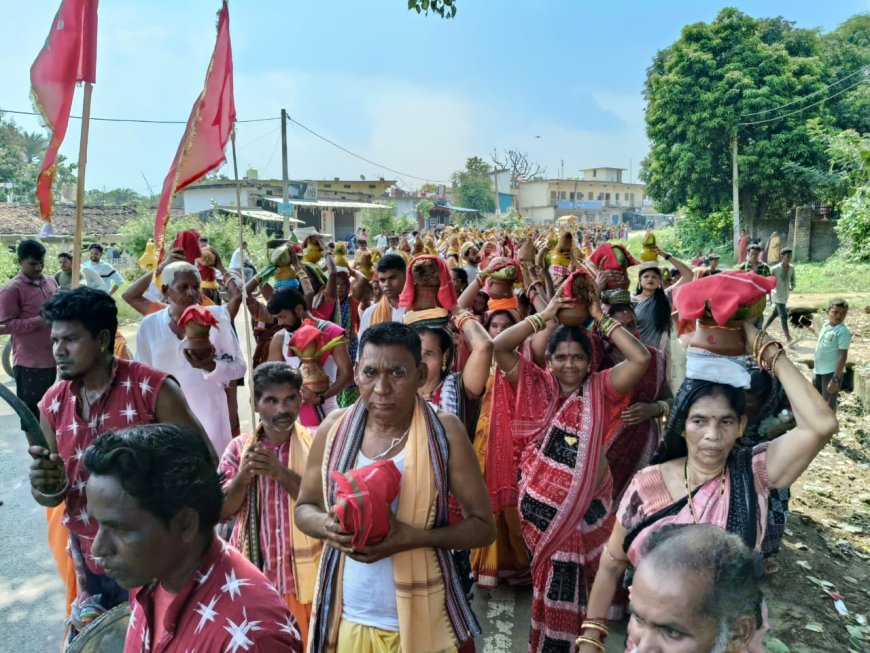 ୧୧ ଶହ ୧ ଭବ୍ୟ କଳସ ଯାତ୍ରା, ମୋଟେର ଠାରେ ଦଶାବତାର ଦୁର୍ଗାପୂଜା ମହା ଆଡମ୍ବରରେ ଆରମ୍ଭ