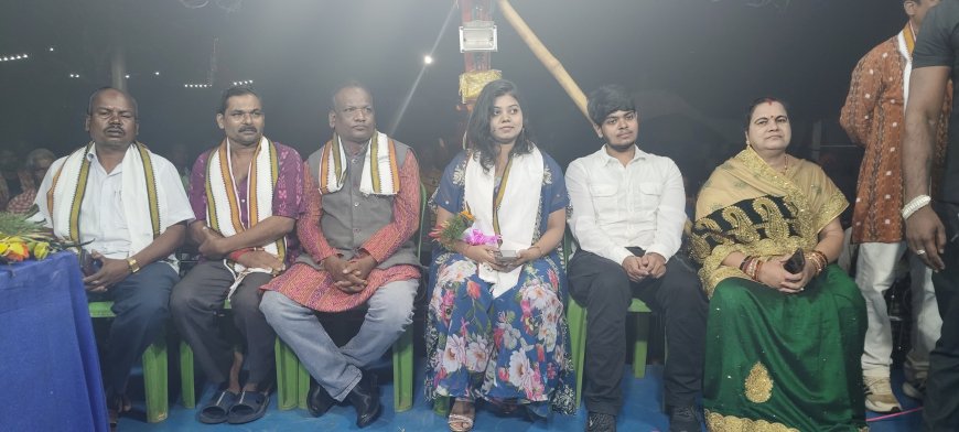ଦୁର୍ଗାପୂଜା ଅବସରରେ ନାଟକ ମଞ୍ଚସ୍ଥ ......... ଓଲିଉଡ଼ ଗାୟିକା ଅନନ୍ୟା ଆଚାର୍ଯ୍ୟ ଙ୍କ ଗୀତ ରେ ଝୁମିଲେ ଦର୍ଶକ