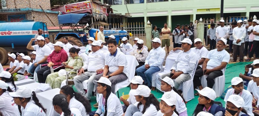 ଭୋଟ ତାଲିକାଭୁକ୍ତ କରିବା ଉଦେଶ୍ୟର ସଚେତନ ପାଇଁ "ପଥ ଉତ୍ସବ ଓ ୱାକଥନ" କାର୍ଯ୍ୟକ୍ରମ ଅନୁଷ୍ଠିତ ।