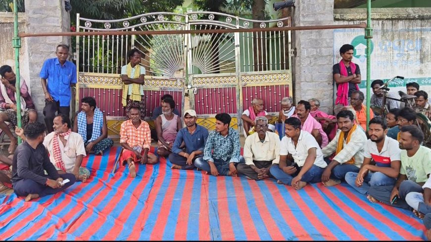 ଶୁଣିଲେନି ଜିଲ୍ଲାପାଳ, ପ୍ରତିବାଦରେ ପଞ୍ଚାୟତ ଅଫିସରେ ତାଲା ପକାଇ ଧାରଣାରେ ପଞ୍ଚାୟତବାସି
