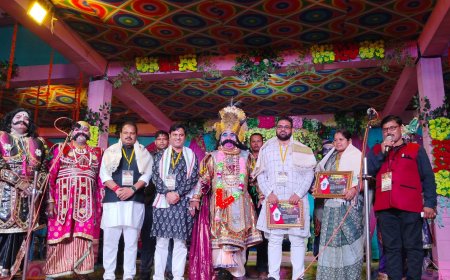 ୩୬ତମ କଲରାକୋଠା କାଳୀପୂଜା ଚତୁର୍ଥ  ସଂଧ୍ୟାର ରାଜଦରବାରରେ ରାଜ ଅତିଥି ଭାବେ ଯୋଗ ଦେଲେ ସରକାରୀ ଦଳ ମୁଖ୍ୟ ସଚେତକ ସରୋଜ ପ୍ରଧାନ।