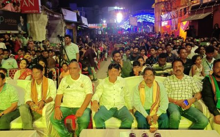 *କାଳୀ ପୂଜା ଅବସରରେ ଆୟୋଜିତ ସାଂସ୍କୃତିକ  କାର୍ଯ୍ୟକ୍ରମ ଉଦଯାପିତ......... ସମ୍ବଲପୁରୀ କଣ୍ଟ ଶିଳ୍ପୀ ଉମାକାନ୍ତ ବାରିକ ଙ୍କ ଗୀତ ରେ ମତୁଆଲା ହେଲେ ହଜାର ହଜାର ଦର୍ଶକ