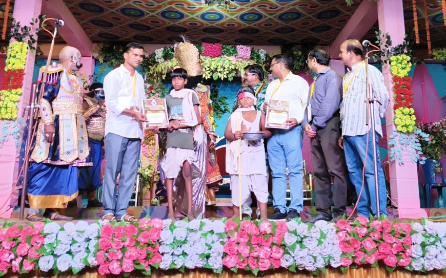 ୩୬ତମ କଲରାକୋଠା କାଳୀପୂଜା ତୃତୀୟ ସଂଧ୍ୟା– ମହିଷାସୁରଙ୍କ ସ୍ବର୍ଗପୁର ଆକ୍ରମଣ ନାଟକ ମଞ୍ଚସ୍ଥ ।