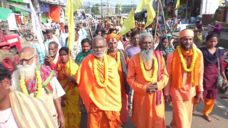 ଜଗନ୍ନାଥ ମନ୍ଦିର ପ୍ରତିଷ୍ଠା ମହୋତ୍ସବ କଳଶ ଯାତ୍ରାରେ ଶହଶହ ଶ୍ରଦ୍ଧାଳୁ ଓ ସାଧୁ ସନ୍ଥ ଯୋଗ ଦେଲେ