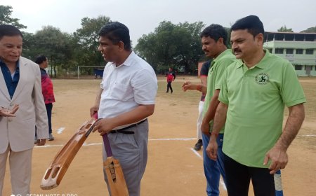 ଜିଲ୍ଲା କୋର୍ଟ କର୍ମଚାରୀ ସଂଘ ଓ ଓକିଲ ସଂଘ ମଧ୍ୟରେ ବନ୍ଧୁତ୍ୱ ପୂର୍ଣ୍ଣ କ୍ରିକେଟ ମ୍ୟାଚ୍ ଅନୁଷ୍ଟିତ