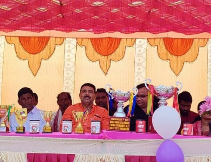 ମାନସ ରଞ୍ଜନ ସ୍ମାରକୀ ଫୁଟବଳ ଟୁର୍ଣ୍ଣାମେଣ୍ଟ ଉଦଯାପିତ , ଭଇଁରିଗୁଡା କୁ ହରାଇ ଝାରକୁଣ୍ଡାମାଳ ଚମ୍ପିୟାନ