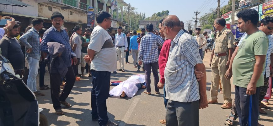 ଦୁଇ ବାଇକ ମୁଁହାଁମୁଁହିଁ ଧକ୍କା, ଜଣେ ମୃତ୍ୟୁ, କ୍ଷତି ପୂରଣ ଦାବିରେ ରାସ୍ତା ରୋକ