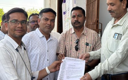 ଜିଲ୍ଲା ଆଉଟସୋର୍ସିଂ ସଂଘ ପକ୍ଷରୁ ଧାରଣା ସହ ଦାବୀପତ୍ର ପ୍ରଦାନ