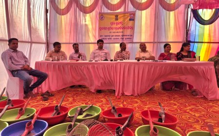 ନୂଆପଡ଼ା ଜିଲ୍ଲା କୋମନା ବ୍ଲକ୍ ସୁଆବାହାଲ ଗ୍ରାମରେ ପ୍ରବାସୀ ଶ୍ରମିକ ସଚେତନତା ଶିବିର ଅନୁଷ୍ଠିତ l