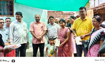 ଖଡ଼ିଛୁଆଁ ପ୍ରବେଶ ଉତ୍ସଵ ନିମନ୍ତ୍ରଣ ବାଣ୍ଟିଲେ ବ୍ଲକ ପ୍ରଶାସନିକ ଅଧିକାରୀ ଓ ଜନ ପ୍ରତିନିଧି।