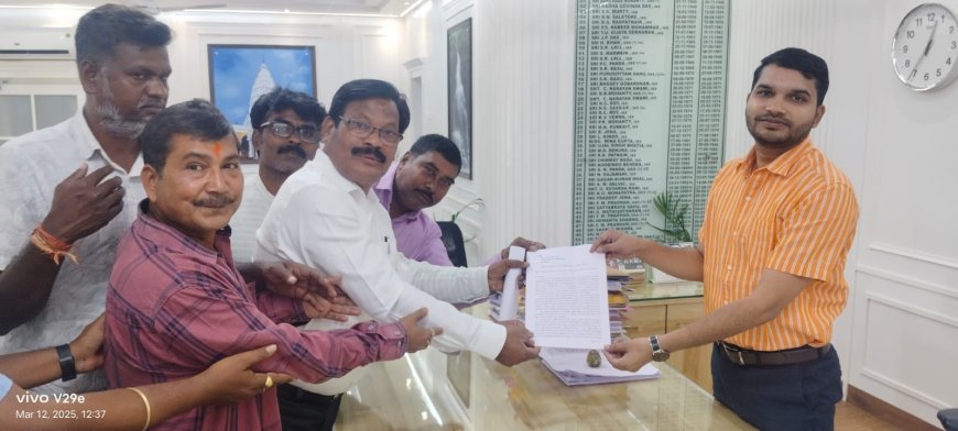 ଆମପାଣି ପଞ୍ଚାୟତକୁ ବ୍ଳକ ଘୋଷଣା ଦାବିରେ ଜିଲ୍ଲାପାଳଙ୍କୁ ଦାବିପତ୍ର ପ୍ରଦାନ