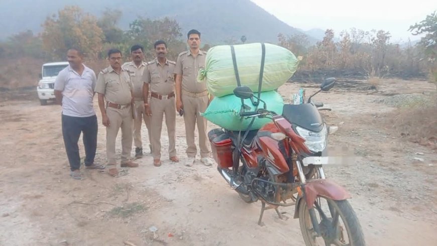 ଗଞ୍ଜେଇ ସହ ବାଇକ ଜବତ ଅଭିଯୁକ୍ତ ଫେରାର :