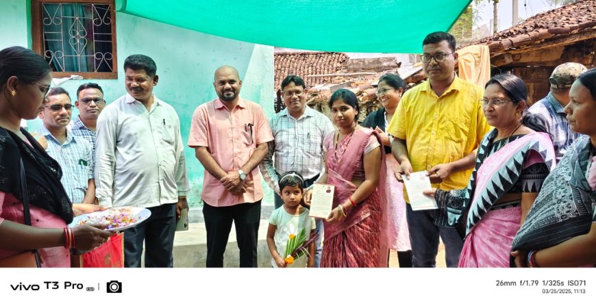 ଖଡ଼ିଛୁଆଁ ପ୍ରବେଶ ଉତ୍ସଵ ନିମନ୍ତ୍ରଣ ବାଣ୍ଟିଲେ ବ୍ଲକ ପ୍ରଶାସନିକ ଅଧିକାରୀ ଓ ଜନ ପ୍ରତିନିଧି।