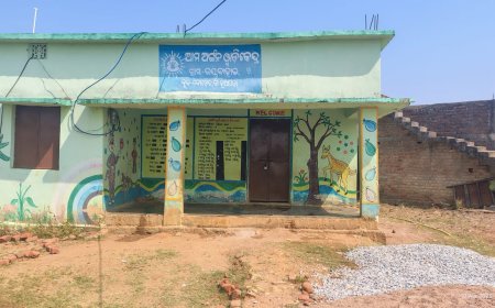 ଚାରି ବର୍ଷ ହେଲାଣି ଦୁଇଟି ଅଙ୍ଗନୱାଡ଼ି କେନ୍ଦ୍ରର ଛୁଆ ଗୋଟିଏ କେନ୍ଦ୍ରରେ - ପ୍ରଶାସନର ଦୃଷ୍ଟି ପଡ଼ିବ କେବେ???