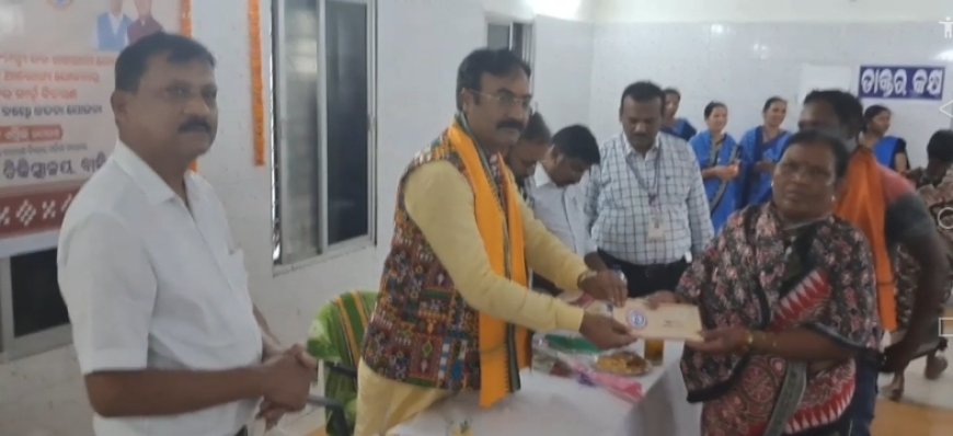 ବାଲିଗୁଡା ଉପଖଣ୍ଡ ଚିକିତ୍ସାଳୟ ରେ ଆୟୁଷମାନ ଜନ ଆରୋଗ୍ୟ କାର୍ଡ ବିତରଣ l