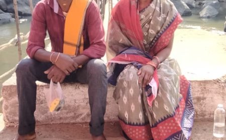 ଅଜଣା ପିକଅପ ଭ୍ୟାନ ଧକ୍କା ରେ ବାପା ପୁଅ ମୃତ୍ୟୁ ..... ଗାଁ ରେ ଶୋକାକୁଳ ପରିବେଶ l