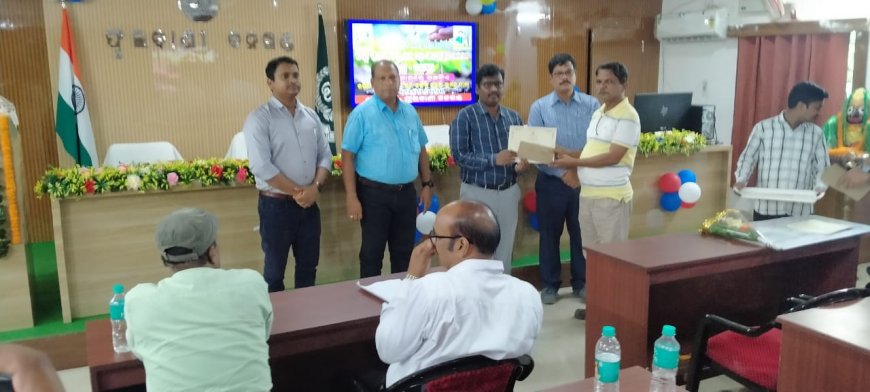 ବିଭୂତିଭୂଷଣ ଆଚାର୍ଯ୍ୟ ବାଲିଗୁଡ଼ା ବ୍ଲକ୍ ରୁ ପ୍ରକୃତି ବନ୍ଧୁ ପୁରସ୍କାର ପାଇଲେ