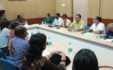 ଜିଲ୍ଲାପାଳ ଙ୍କ ଅଚାନକ ଜିଲ୍ଲା ପାଠାଗାର ଗସ୍ତ