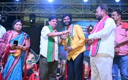 ସୋନପୁର ମଝି ପଡ଼ା କାଳୀ ପୂଜା ମହୋତ୍ସବ ରେ ସାଂସ୍କୃତିକ କାର୍ଯ୍ଯ କ୍ରମ ଅନୁଷ୍ଟିତ -  କଣ୍ଠଶିଳ୍ପୀ ଉମାକାନ୍ତ ବାରିକ ଙ୍କ ଗୀତ ନାଚ ରେ ଝୁମିଲେ ଦର୍ଶକ