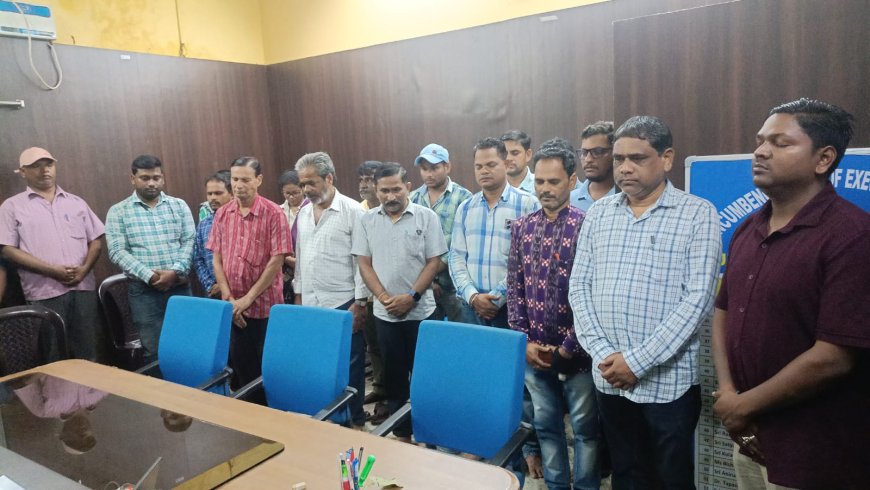 ସୋନପୁର ର ପୌର ପରିଷଦ ର ପ୍ରାକ୍ତନ କାର୍ଯ୍ଯ ନିର୍ବାହୀ ଅଧିକାରୀ ଙ୍କ ପରଲୋକ........ପୌର ପରିଷଦ ପକ୍ଷରୁ ଶୋକ ପାଳନ........ଶୋକ ପ୍ରକାଶ କଲେ ଜିଲ୍ଲାପାଳ
