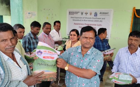 ଜିଲ୍ଲା କୃଷି କାର୍ଯ୍ୟାଳୟରେ ଇକ୍ରିସେଟ ଓ ୟାର୍ ଦ୍ଵାରା ସୂର୍ଯ୍ୟମୁଖୀ ଓ ଅନ୍ୟାନ୍ୟ ସାମଗ୍ରୀ ବଣ୍ଟନ