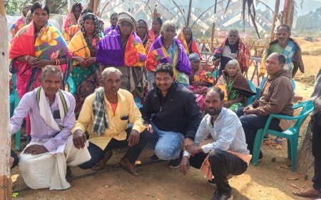 ପେଶା ରେ ଶିକ୍ଷକତା ନିଶା ହେଉଛି ସମାଜ ସେବା l ସମାଜ ସେବୀ ବୁଲୁ ଙ୍କ ନିଆରା ପ୍ରୟାସ , ଗରୀବ ଙ୍କୁ ଶୀତବସ୍ତ୍ର ବାଣ୍ଟିଲେ ବୁଲୁ ମଲ୍ଲିକ