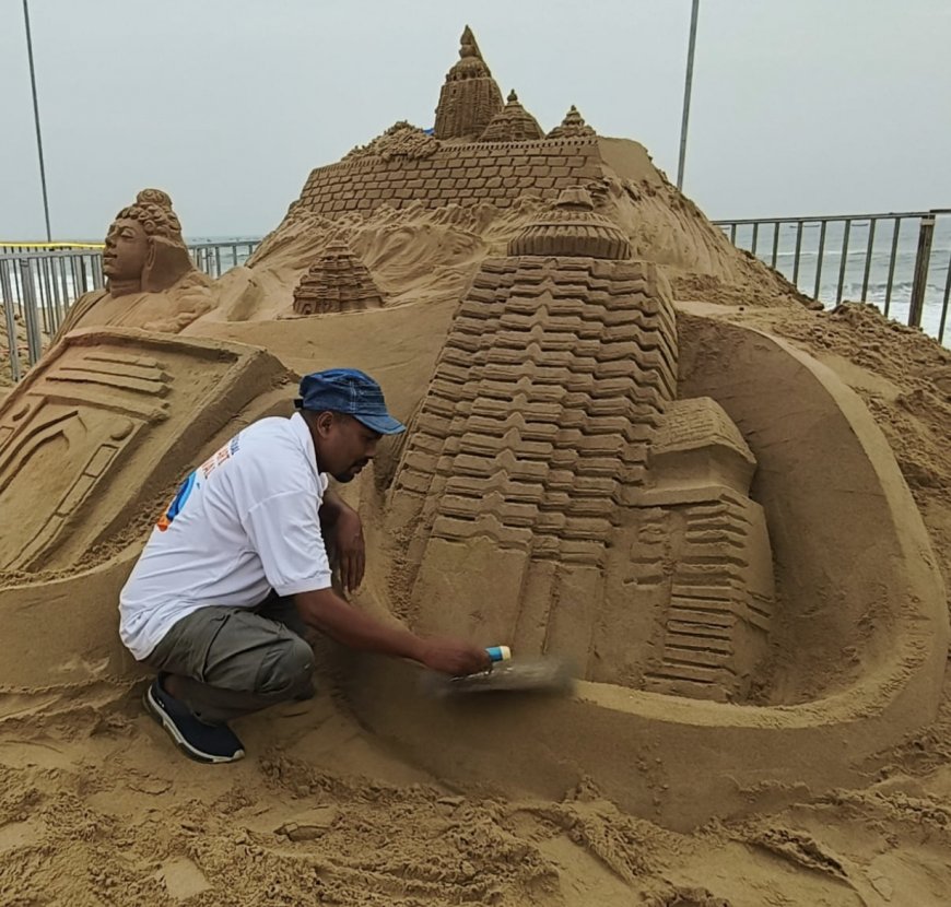 କୋଣାର୍କ ଉତ୍ସବର ପ୍ରଥମ ଦିବସରେ  ଓମ ପ୍ରକାଶ ନିର୍ମାଣ କଲେ ଇନ୍ଦ୍ରଲାଟ ମନ୍ଦିର