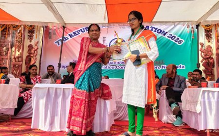 ବ୍ଲକରେ ଅଧ୍ୟକ୍ଷା ଏବଂ ସାମୁହିକ ମିଳିତ ପ୍ୟାରେଡରେ ବି ଡି ଓ କଲେ ଅଭିବାଦନ ଗ୍ରହଣ