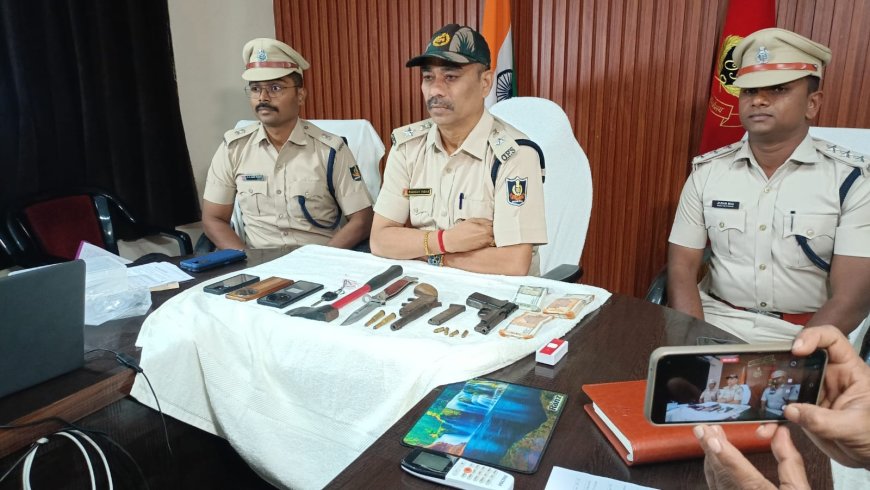 ଦୁଇଟି ପିସ୍ତଲ୍ ଗୋଟାଏ ବୋମା, କାର ଓ ବିଭିନ୍ନ ମାରଣାସ୍ତ୍ର ସହ ୩ ଜଣ ସନ୍ଦିଗ୍ଧ ଯୁବକ ଙ୍କୁ ଗିରଫ କଲା ସୁବର୍ଣ୍ଣପୁର  ପୋଲିସ*- *ସୁବର୍ଣ୍ଣପୁର ପୋଲିସ ର ବଡ଼ ସଫଳତା*-