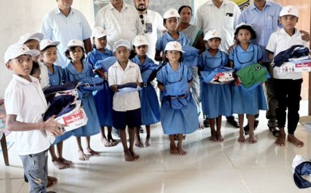 ବତିକୁପା ଠାରେ ପୋଷାକ ବିତରଣ ଉତ୍ସବ