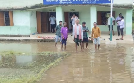 ପାଣି ଘେରରେ ତେରେସିଂହା ବସ୍ତି ସ୍କୁଲ ଓ ଅଙ୍ଗନବାଡି କେନ୍ଦ୍ର