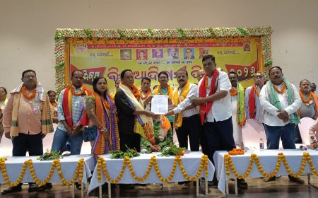 ବିଶ୍ୱ ଆଦିବାସୀ ଦିବସ ରେ ଜଳ–ଜଙ୍ଗଲ–ଜମି, ଅସ୍ମିତା ଓ ସାମ୍ବିଧାନିକ ଅଧିକାର ସୁରକ୍ଷାର ଦୃଢ଼ ସଂକଳ୍ପ କଲେ ଆଦିବାସୀ.