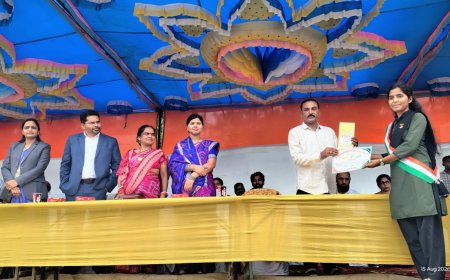 ଜାତୀୟ ପତାକା ଉତ୍ତୋଳନ ଓ ମିଳିତ ପ୍ୟାରେଡର ଅଭିବାଦନ ଗ୍ରହଣ କଲେ ଅଧ୍ୟକ୍ଷା ପ୍ରେମ ଶିଳା ନାଗ