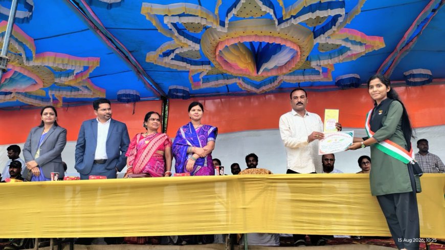 ଜାତୀୟ ପତାକା ଉତ୍ତୋଳନ ଓ ମିଳିତ ପ୍ୟାରେଡର ଅଭିବାଦନ ଗ୍ରହଣ କଲେ ଅଧ୍ୟକ୍ଷା ପ୍ରେମ ଶିଳା ନାଗ