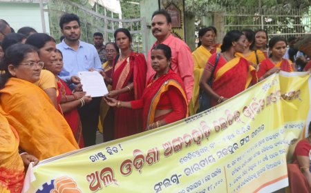 କନ୍ଧମାଳ ଜିଲା ଅଙ୍ଗନବାଡି ଲେଡିସ ୱାର୍କାରସ ଆସୋ ସିଏସନ  ପକ୍ଷରୁ ବିଶାଳ ଶୋଭାଯାତ୍ରା ଓ ଦାବିପତ୍ର ପ୍ରଦାନ।
