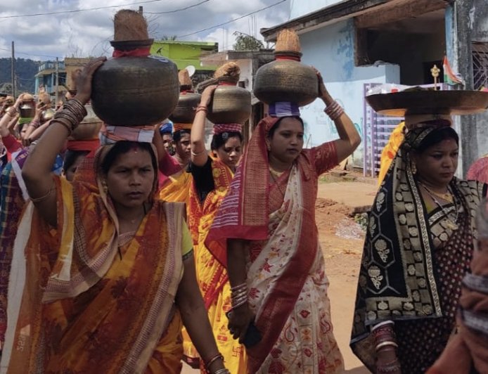 ନୁଆସାହିରେ ମା’ ଦୁର୍ଗାଙ୍କ ଆବାହନ, କଳସ ଶୋଭାଯାତ୍ରା ରେ ଆଧ୍ୟାତ୍ମିକ ପରିବେଶ : ମହାଷ୍ଟମୀରୁ ବିଜୟାଦଶମୀ ଯାଏଁ ଜମିବ ପୂଜା ମହୋତ୍ସବ, ନୃତ୍ୟ ଓ ସଙ୍ଗୀତରେ ଝୁମିବେ ଶ୍ରଦ୍ଧାଳୁ