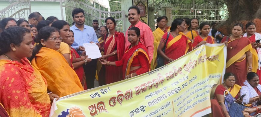 କନ୍ଧମାଳ ଜିଲା ଅଙ୍ଗନବାଡି ଲେଡିସ ୱାର୍କାରସ ଆସୋ ସିଏସନ  ପକ୍ଷରୁ ବିଶାଳ ଶୋଭାଯାତ୍ରା ଓ ଦାବିପତ୍ର ପ୍ରଦାନ।
